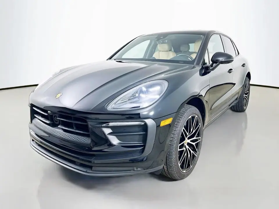 2026 Porsche Macan Base photo 3