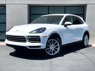 2023 Porsche Cayenne Platinum Edition's photo