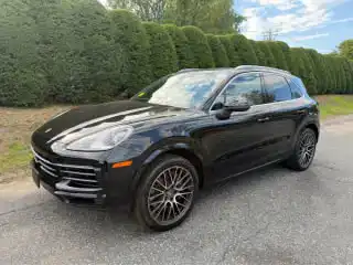 2023 Porsche Cayenne Platinum Edition's photo