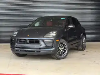 2026 Porsche Macan Base's photo