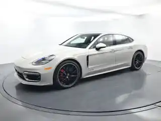 2023 Porsche Panamera GTS's photo