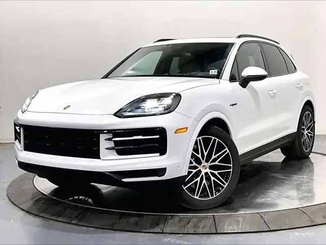 2026 Porsche Cayenne E-Hybrid photo 3