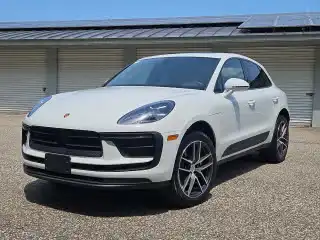 2026 Porsche Macan Base's photo