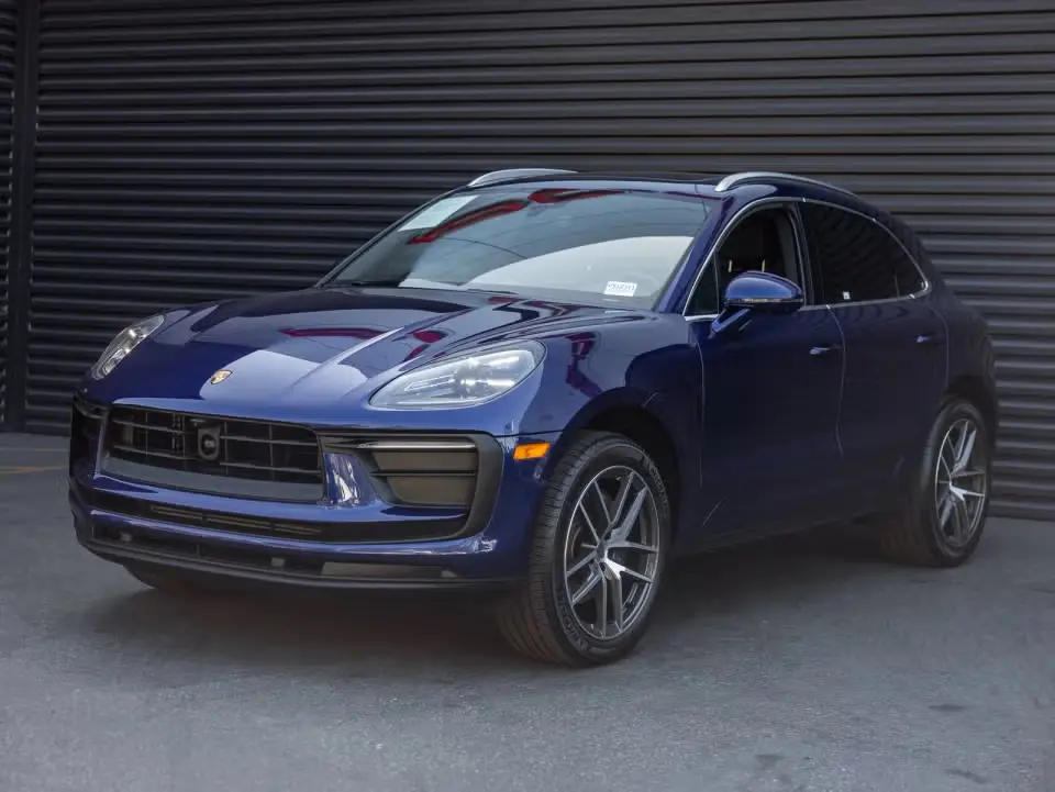 2026 Porsche Macan T photo 3