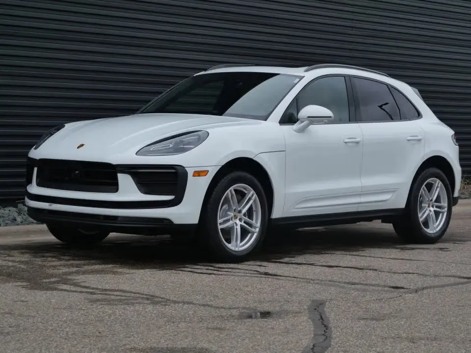 2026 Porsche Macan undefined photo 3