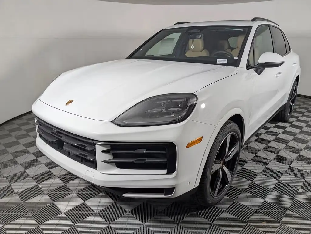 2026 Porsche Cayenne Base photo 4