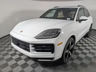 2026 Porsche Cayenne Base photo 5