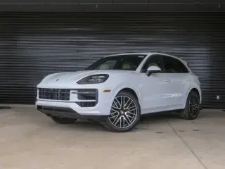 2026 Porsche Cayenne Base photo 5