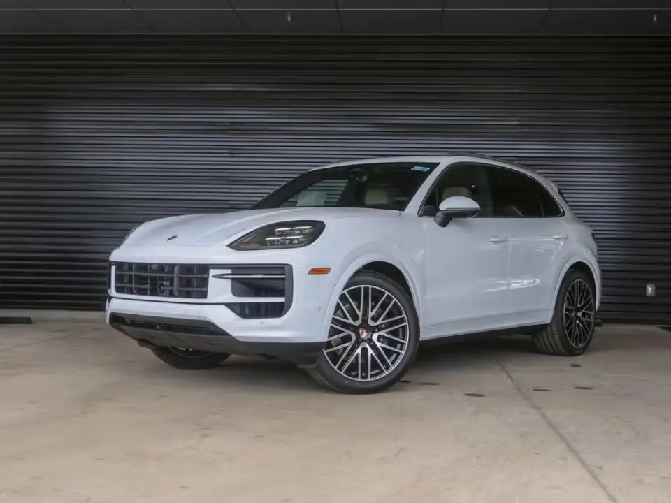 2026 Porsche Cayenne Base photo 3