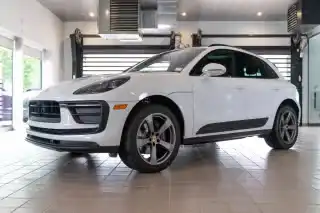 2026 Porsche Macan Base's photo