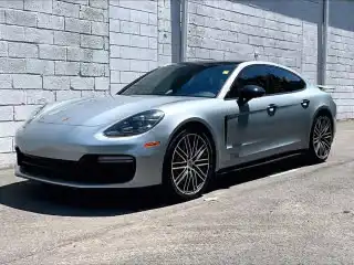 2019 Porsche Panamera GTS's photo