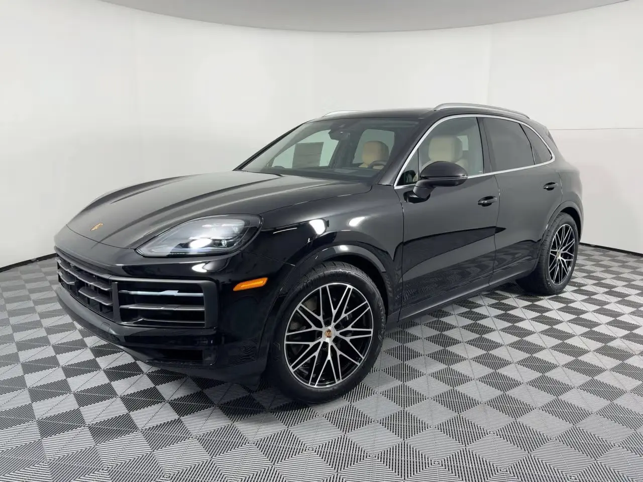 2026 Porsche Cayenne Base photo 4