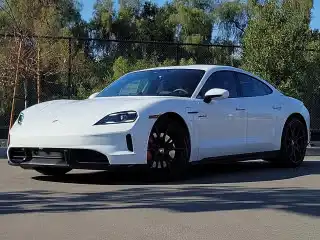 2025 Porsche Taycan GTS's photo