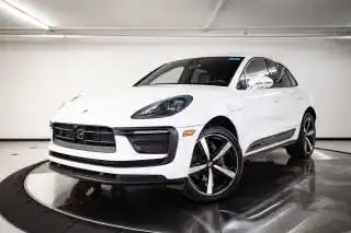 2026 Porsche Macan Base's photo