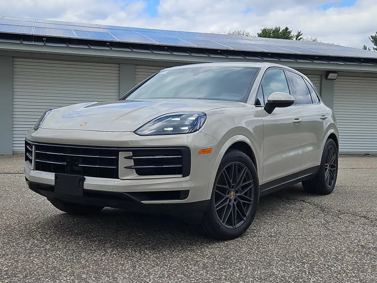 2024 Porsche Cayenne Base photo 4