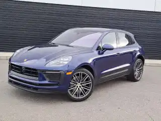 2025 Porsche Macan Base's photo