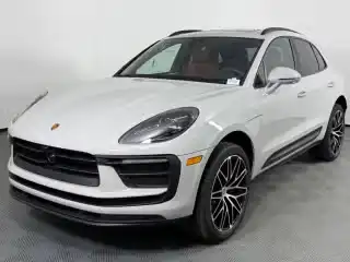 2026 Porsche Macan Base's photo