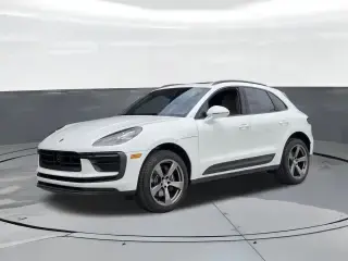 2026 Porsche Macan Base photo 5