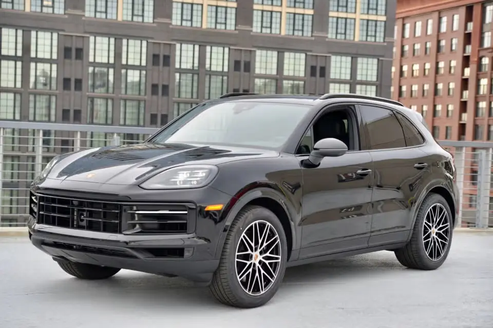 2026 Porsche Cayenne Base photo 3