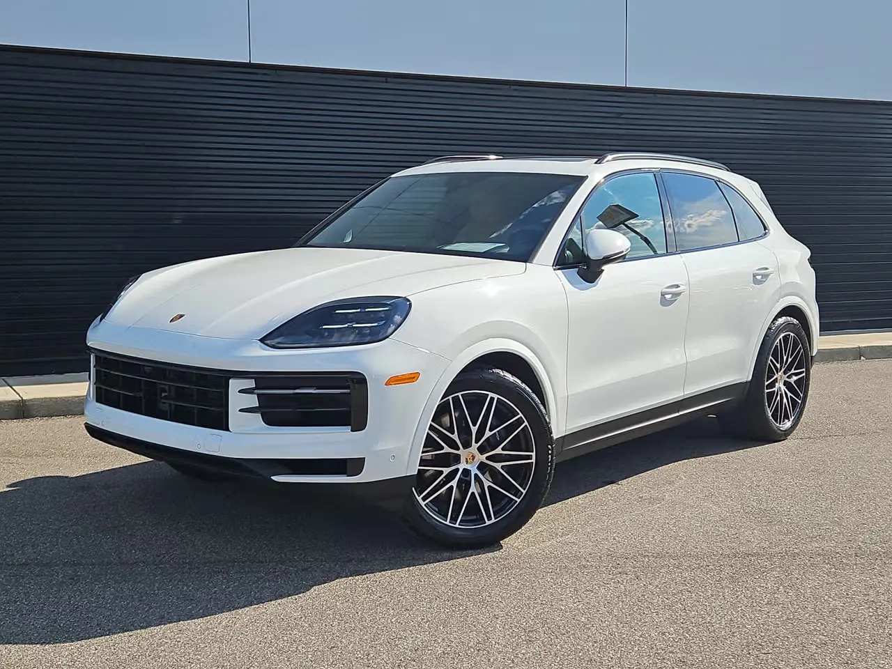 2025 Porsche Cayenne Base photo 4