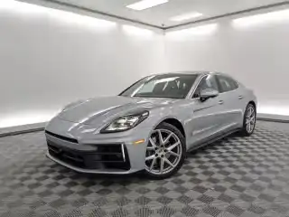 2025 Porsche Panamera 4's photo