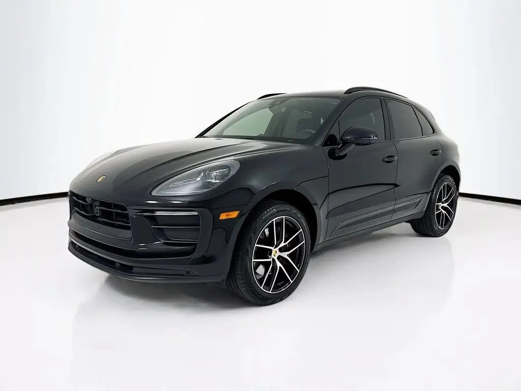2025 Porsche Macan Base photo 4