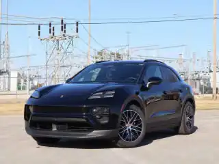 2026 Porsche Macan Macan 4 Electric's photo