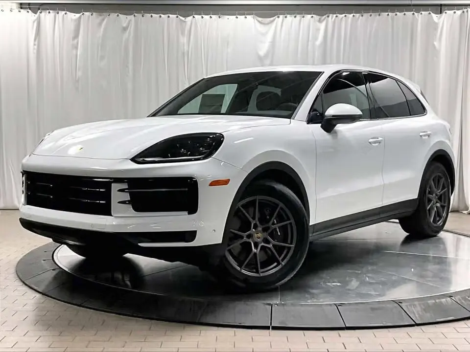 2026 Porsche Cayenne Base photo 3