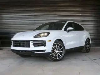 2026 Porsche Cayenne Base photo 5