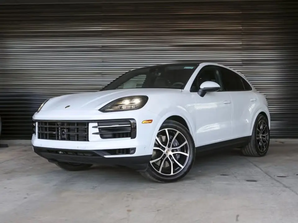 2026 Porsche Cayenne Base photo 3