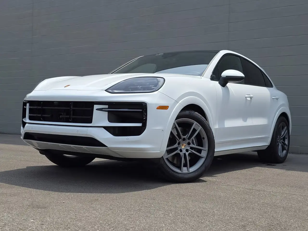 2025 Porsche Cayenne Base photo 4