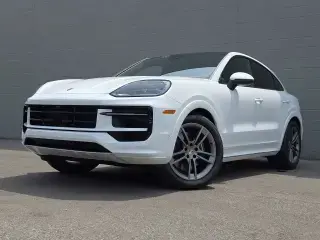 2025 Porsche Cayenne Base photo 5