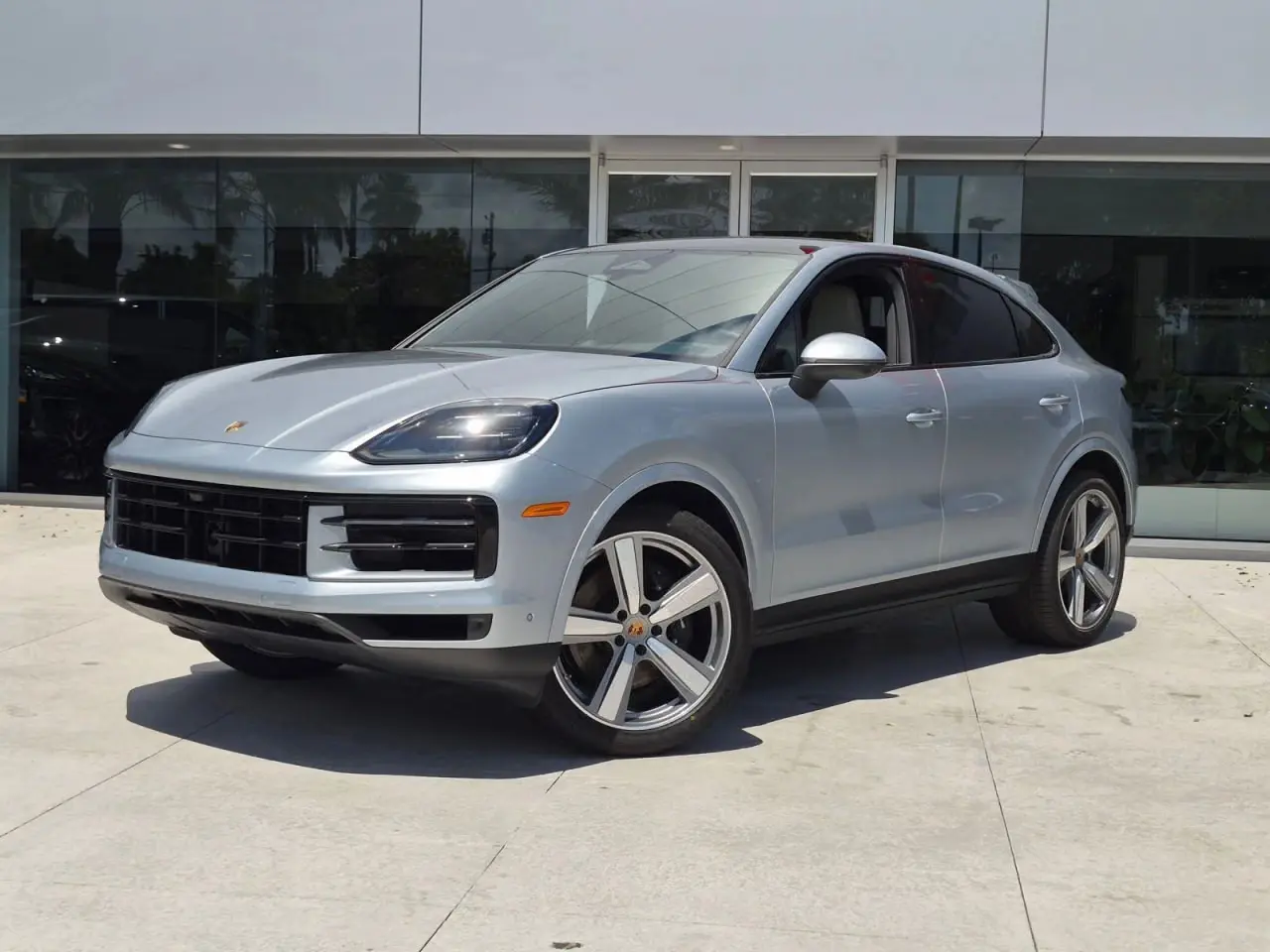 2026 Porsche Cayenne Base photo 4