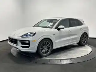 2025 Porsche Cayenne Turbo E-Hybrid's photo