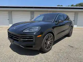 2025 Porsche Cayenne Base's photo