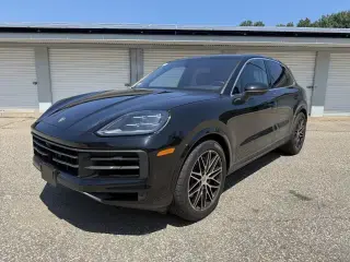 2025 Porsche Cayenne Base photo 5