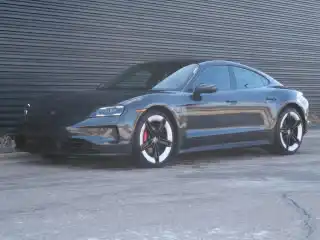 2025 Porsche Taycan 4S's photo
