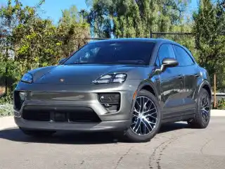 2025 Porsche Macan Macan Electric's photo