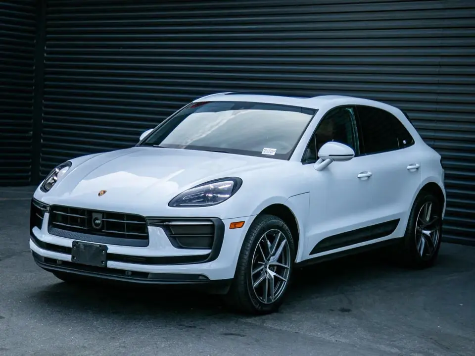 2023 Porsche Macan Base photo 3