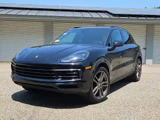 2022 Porsche Cayenne Base's photo