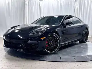2022 Porsche Panamera GTS's photo