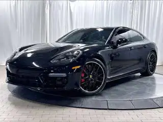 2022 Porsche Panamera GTS's photo