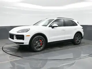 2026 Porsche Cayenne S photo 5