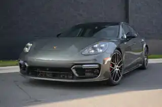 2023 Porsche Panamera GTS's photo