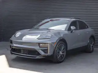 2025 Porsche Macan Macan Turbo Electric's photo
