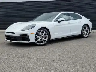 2026 Porsche Panamera 4's photo