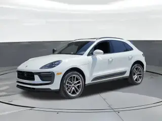 2026 Porsche Macan Base photo 5