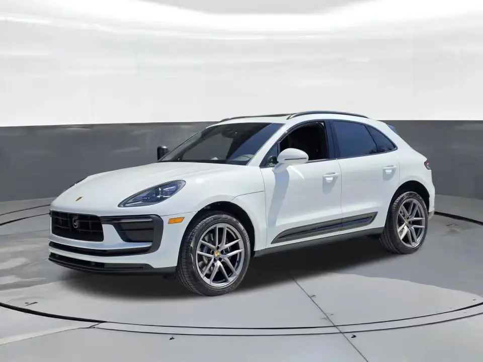 2026 Porsche Macan Base photo 3