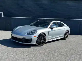 2023 Porsche Panamera GTS's photo
