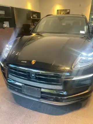 2024 Porsche Macan S's photo